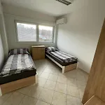 Trnova Δωμάτια σε οικογενειακή κατοικία Παρντούμπιτσε